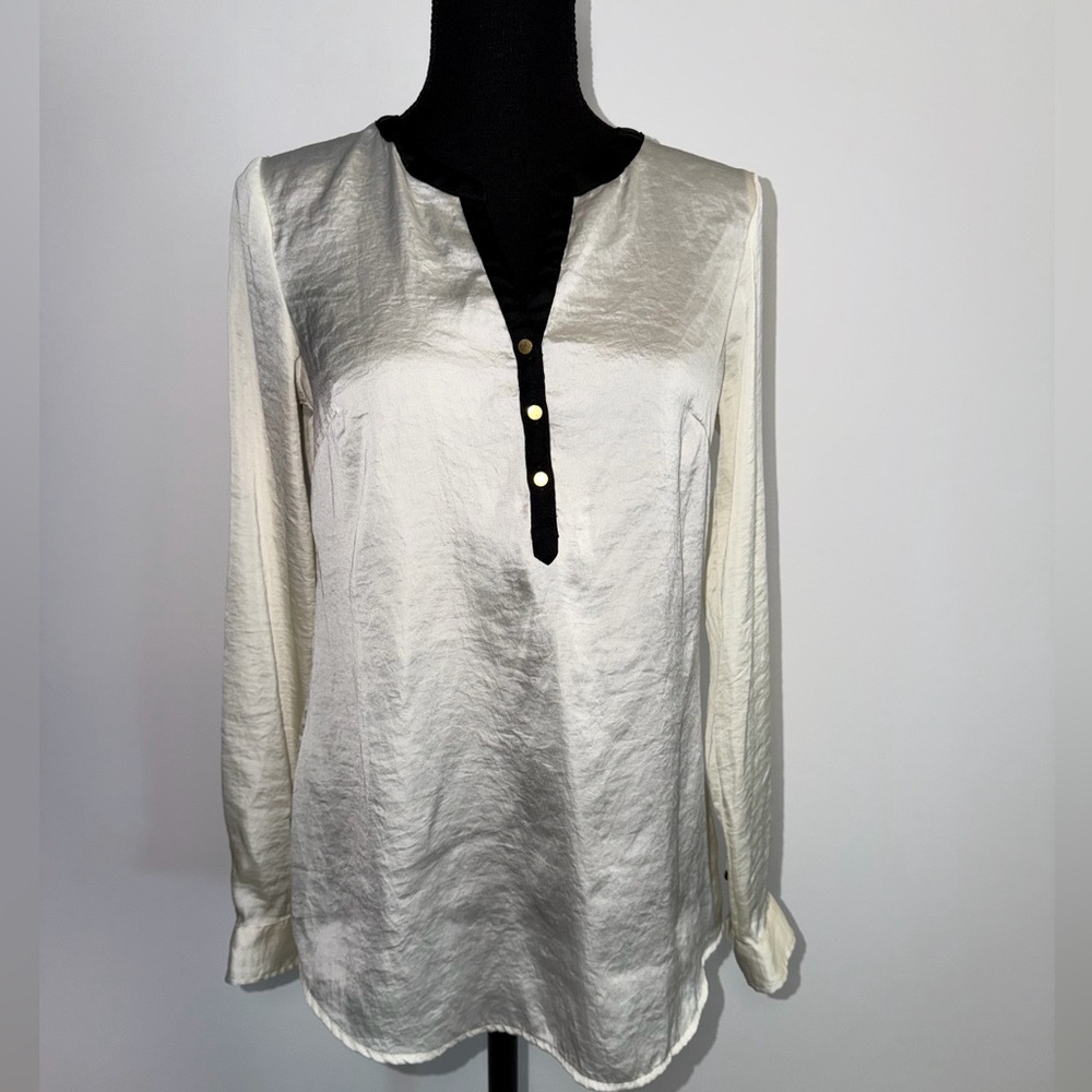 Cream Long-Sleeve Split-Neck Top with Black Trim